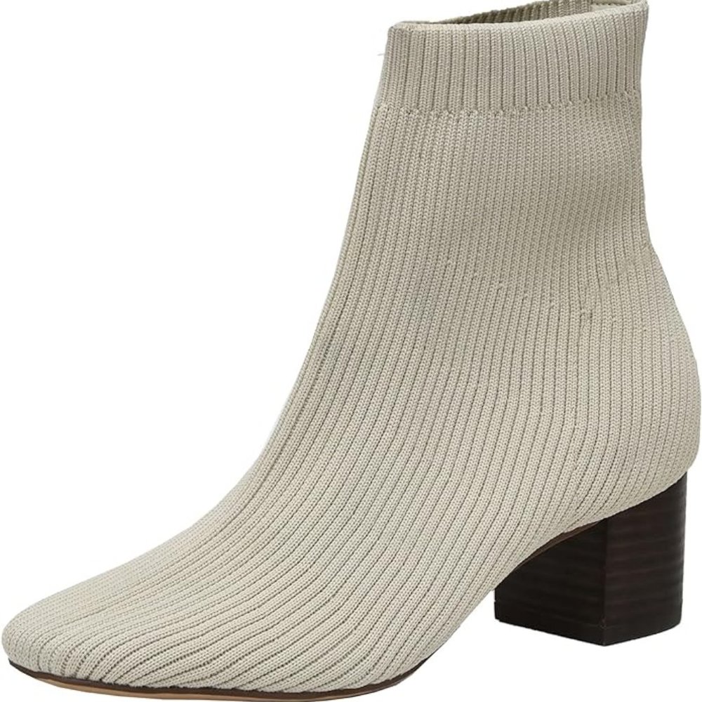 CUSHIONAIRE Women's Neely Stretch bootie Ivory size 9Wide